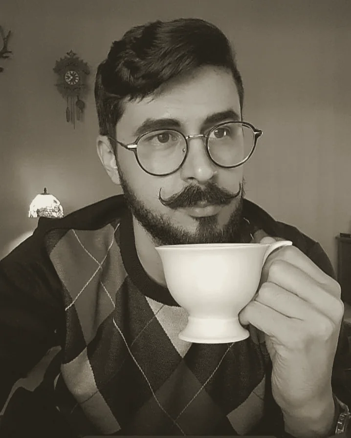 Leandro Toledo, psicólogo, em seu consultório